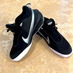 New Boys Hustle DX Sport Sneakers Size 6